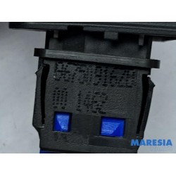 Peugeot - 208 - Panic lighting switch
