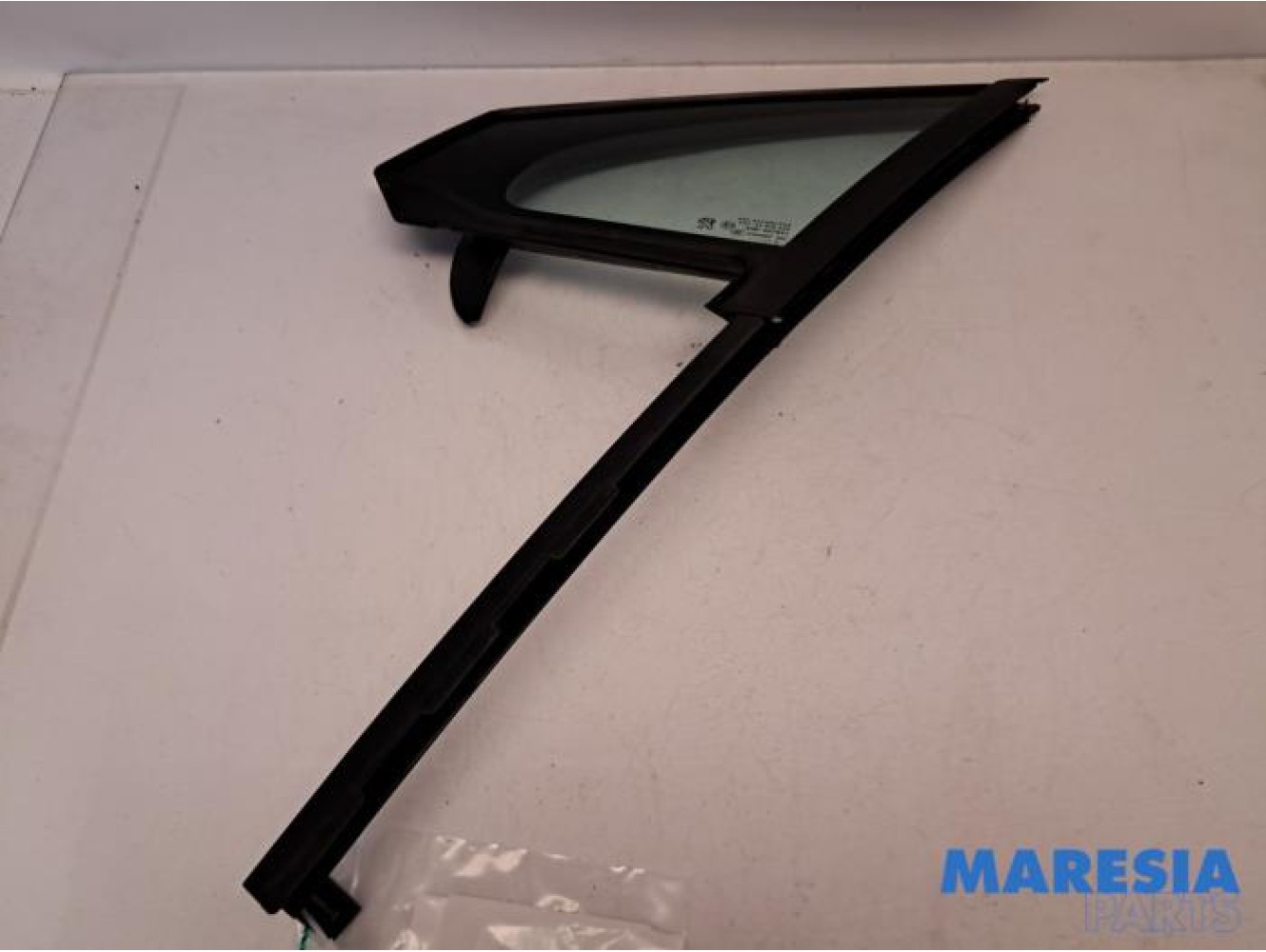 Peugeot - 208 - Vitre triangulaire avant gauche