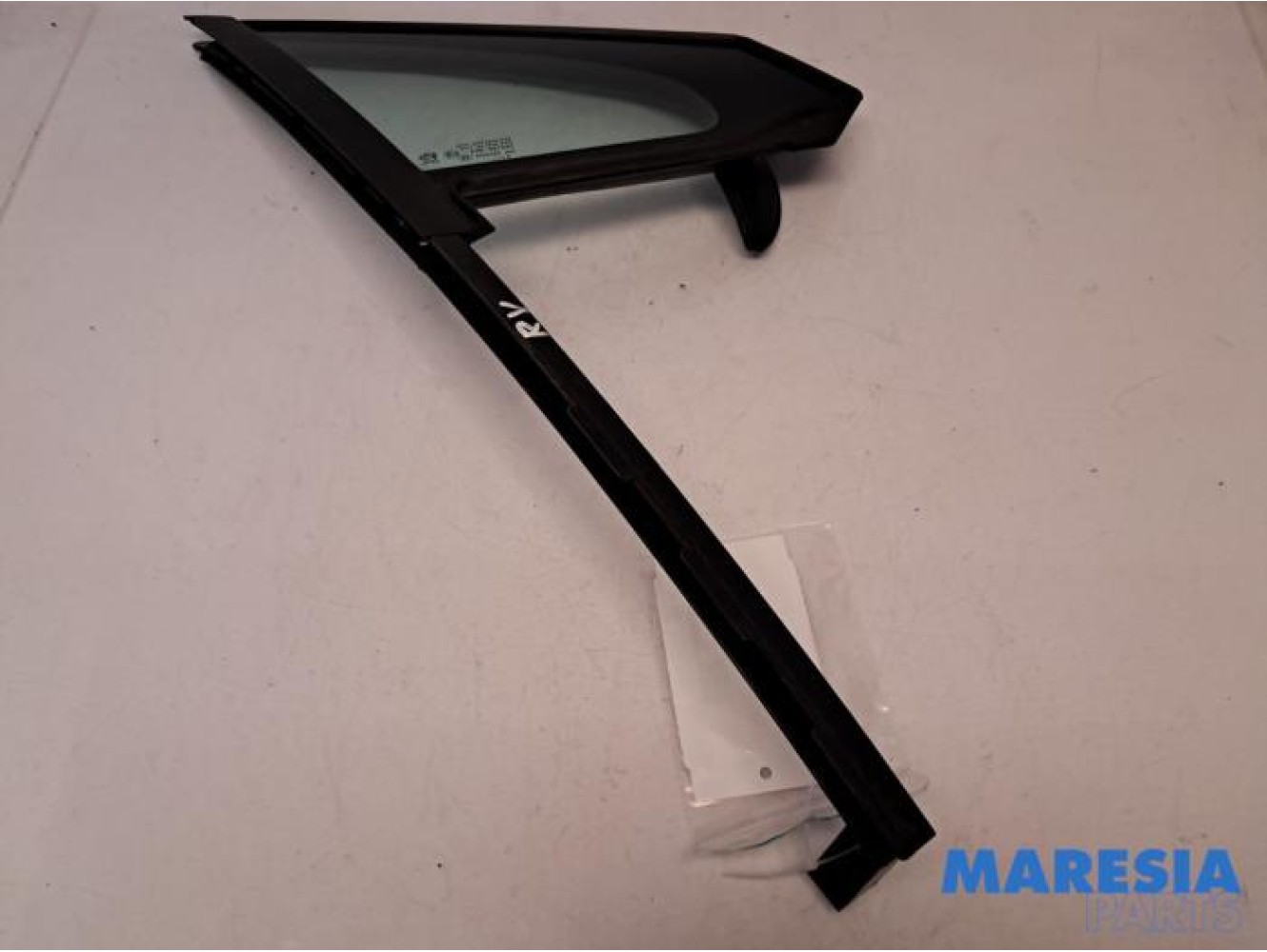 Peugeot - 208 - Quarter light, front right