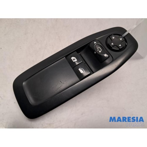 Peugeot - 208 - Multi-functional window switch