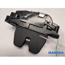Peugeot - 207 - Tailgate lock mechanism