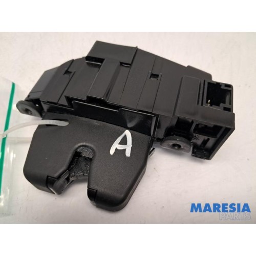 Peugeot - 207 - Tailgate lock mechanism