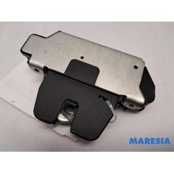 Peugeot - 208 - Tailgate lock mechanism