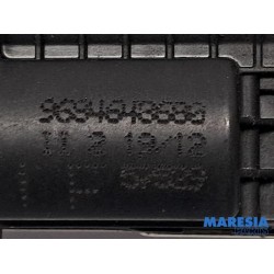 Peugeot - 208 - Tailgate lock mechanism