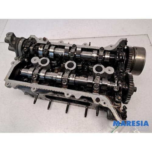 Renault - Clio - Cylinder head