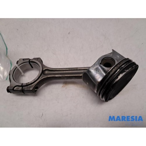 Renault - Clio - Connecting rod