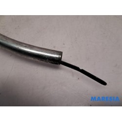 Renault - Clio - Oil dipstick