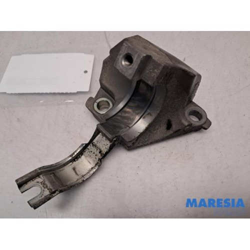 Renault - Clio - Engine mount
