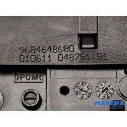 Citroen - C4 - Tailgate lock mechanism