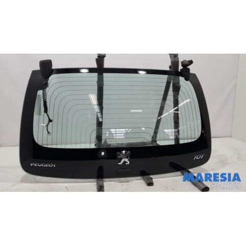 Peugeot - 107 - Rear window