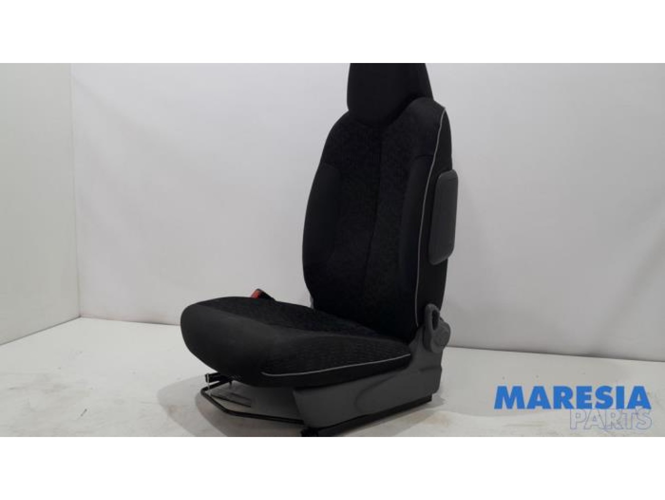 Peugeot - 107 - Sitz links