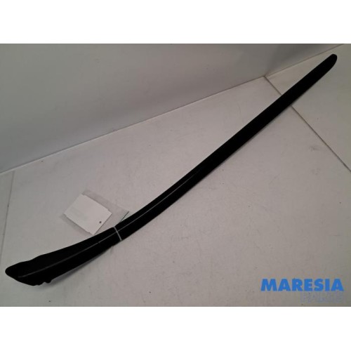 Citroen - C4 - Frontscreen frame