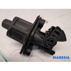 Peugeot - 107 - Tailgate lock mechanism