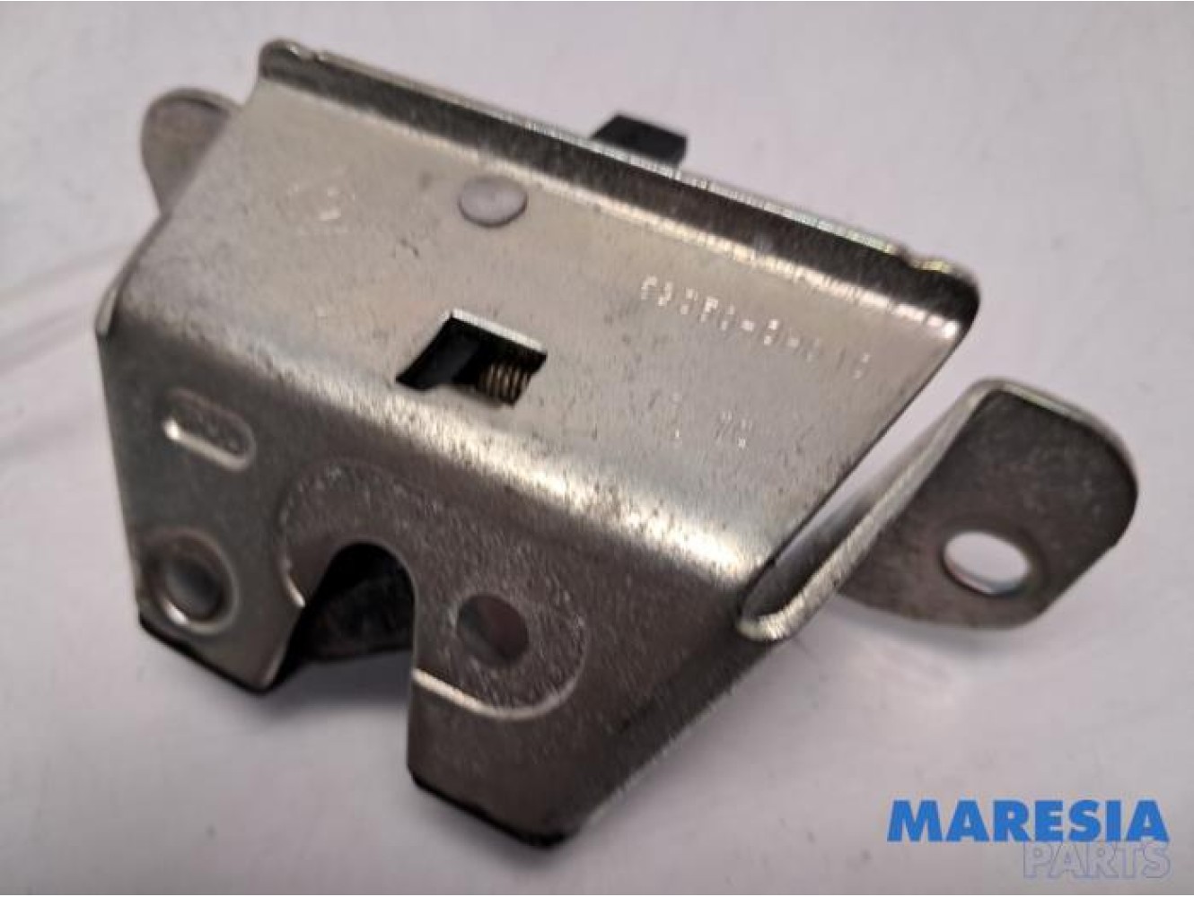 Peugeot - 107 - Tailgate lock mechanism