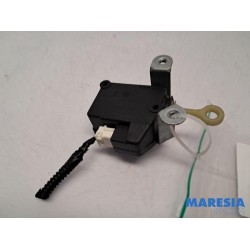 Peugeot - 107 - Tailgate lock mechanism