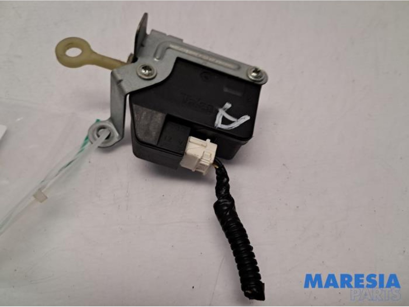 Peugeot - 107 - Tailgate lock mechanism