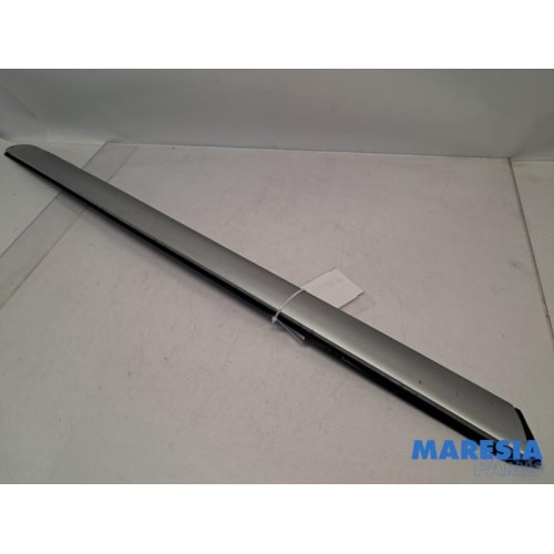 Citroen - C4 Picasso - Frontscreen frame