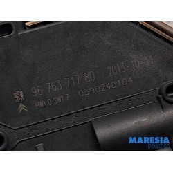 Citroen - C4 Picasso - Front wiper motor