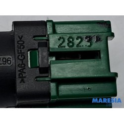 Citroen - C4 Picasso - Brake light switch