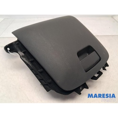 Citroen - C4 Picasso - Glovebox