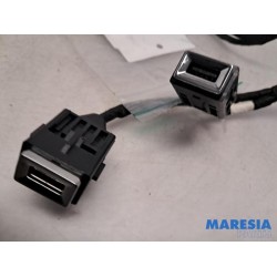 Citroen - C4 Picasso - USB stekker