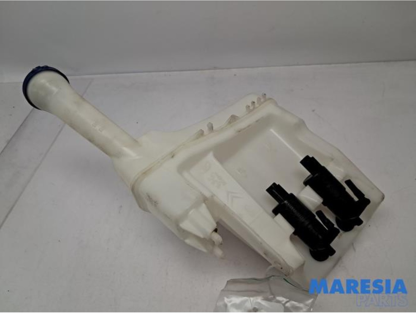 Peugeot - 107 - Front windscreen washer reservoir