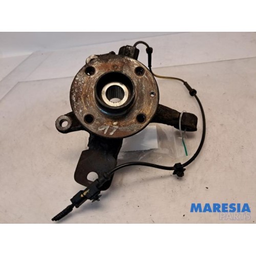 Peugeot - 107 - Fusee links-voor