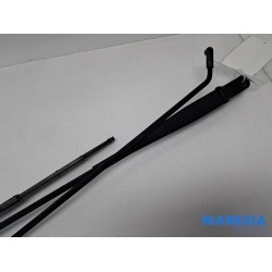 Peugeot - 107 - Front wiper arm