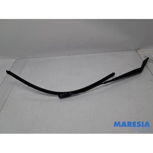Citroen - C4 - Front wiper arm