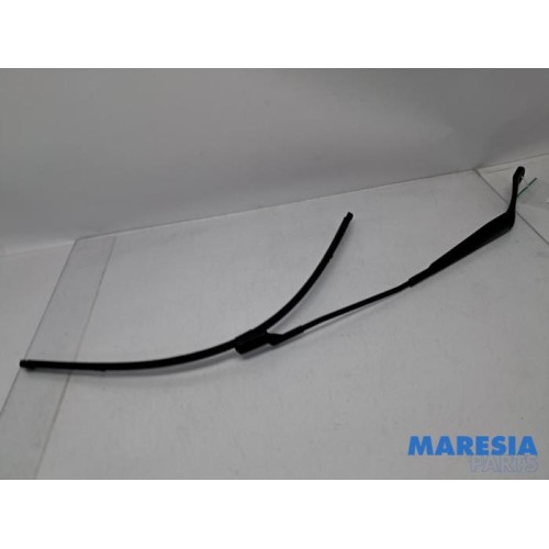 Citroen - C4 - Front wiper arm