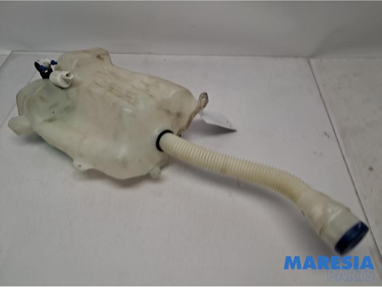 Citroen - C4 - Front windscreen washer reservoir