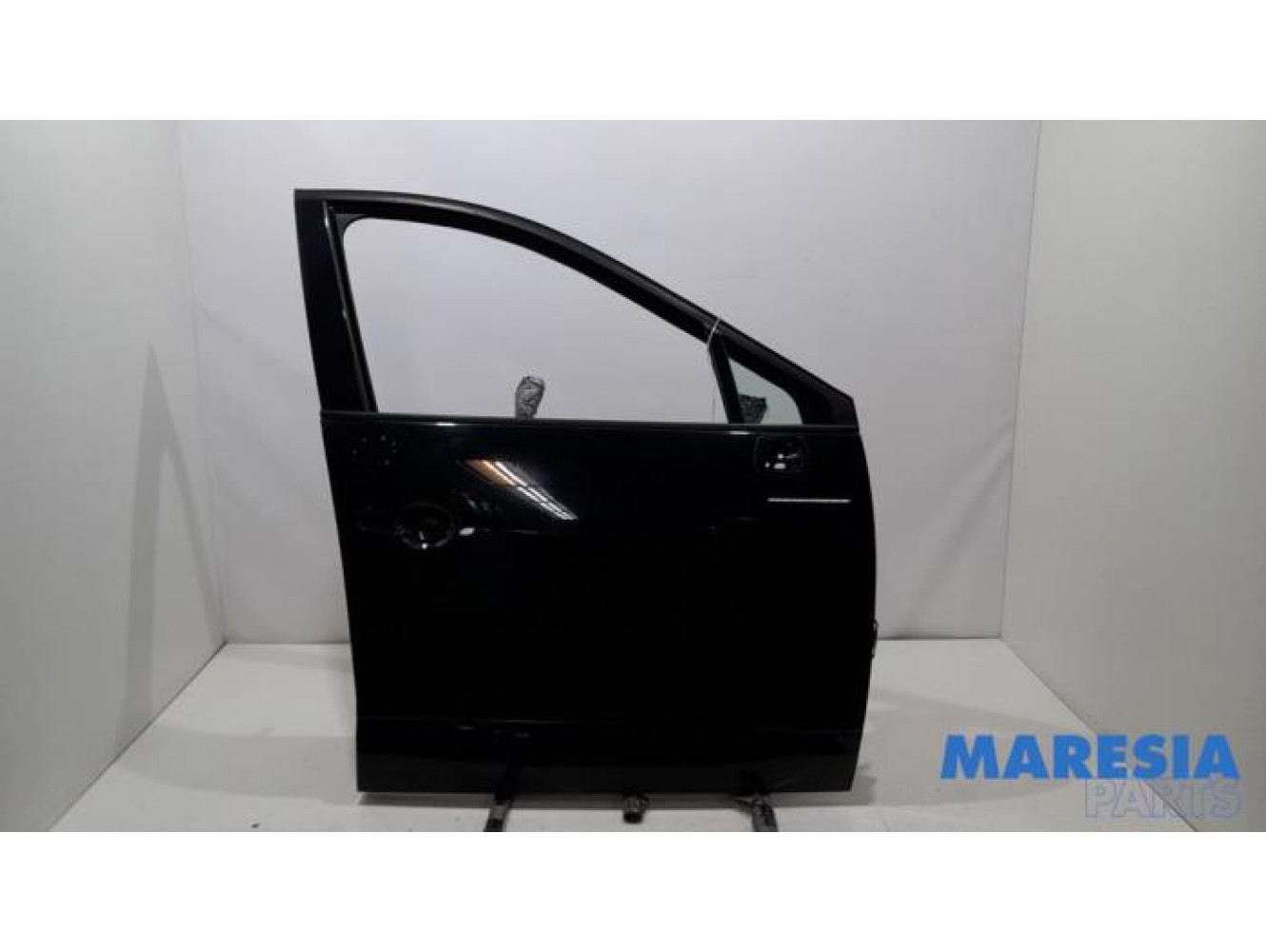 Renault - Scenic - Front door 4-door, right
