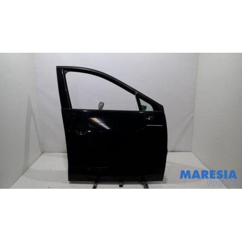 Renault - Scenic - Front door 4-door, right