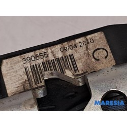 Citroen - Jumper - Front seatbelt, centre