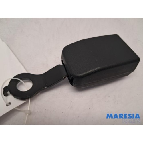 Renault - Trafic - Insertion ceinture de sécurité avant centre
