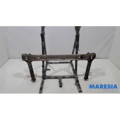 Renault - Scenic - Radiator bar
