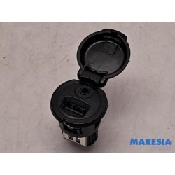 Citroen - Berlingo - AUX / USB connection