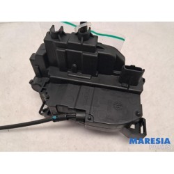 Renault - Scenic - Front door lock mechanism 4-door, right