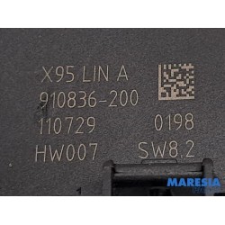 Renault - Scenic - Rear door window mechanism 4-door, right