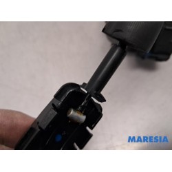 Renault - Scenic - Rear door lock mechanism 4-door, left