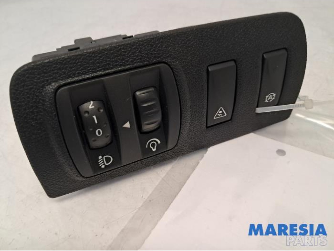 Renault - Scenic - AIH headlight switch