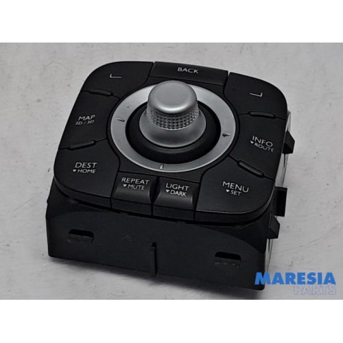 Renault - Scenic - Navigation control panel