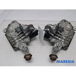 Renault - Scenic - Front wiper motor