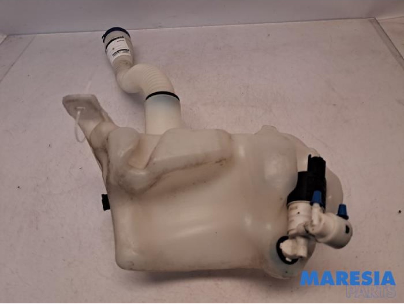 Citroen - Berlingo - Front windscreen washer reservoir