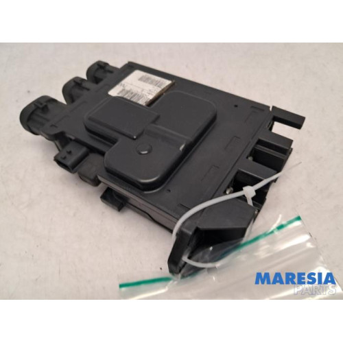 Renault - Scenic - Voltage regulator