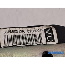 Renault - Scenic - Front seatbelt, left