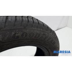 Renault - Clio - Tyre