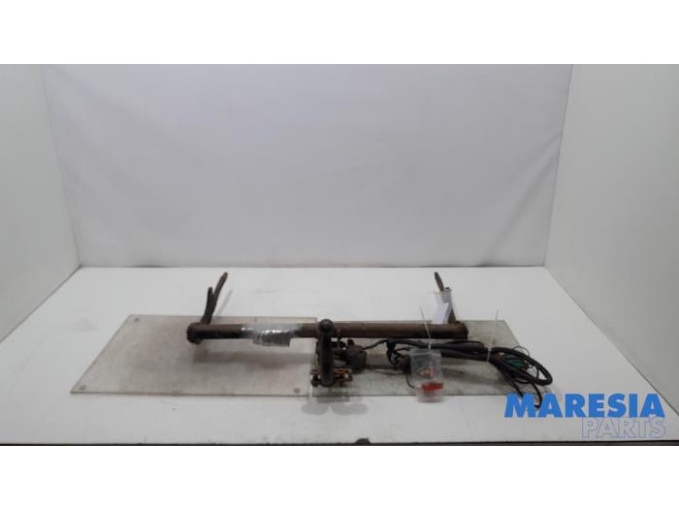 Renault - Clio - Towbar