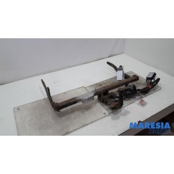 Renault - Clio - Towbar