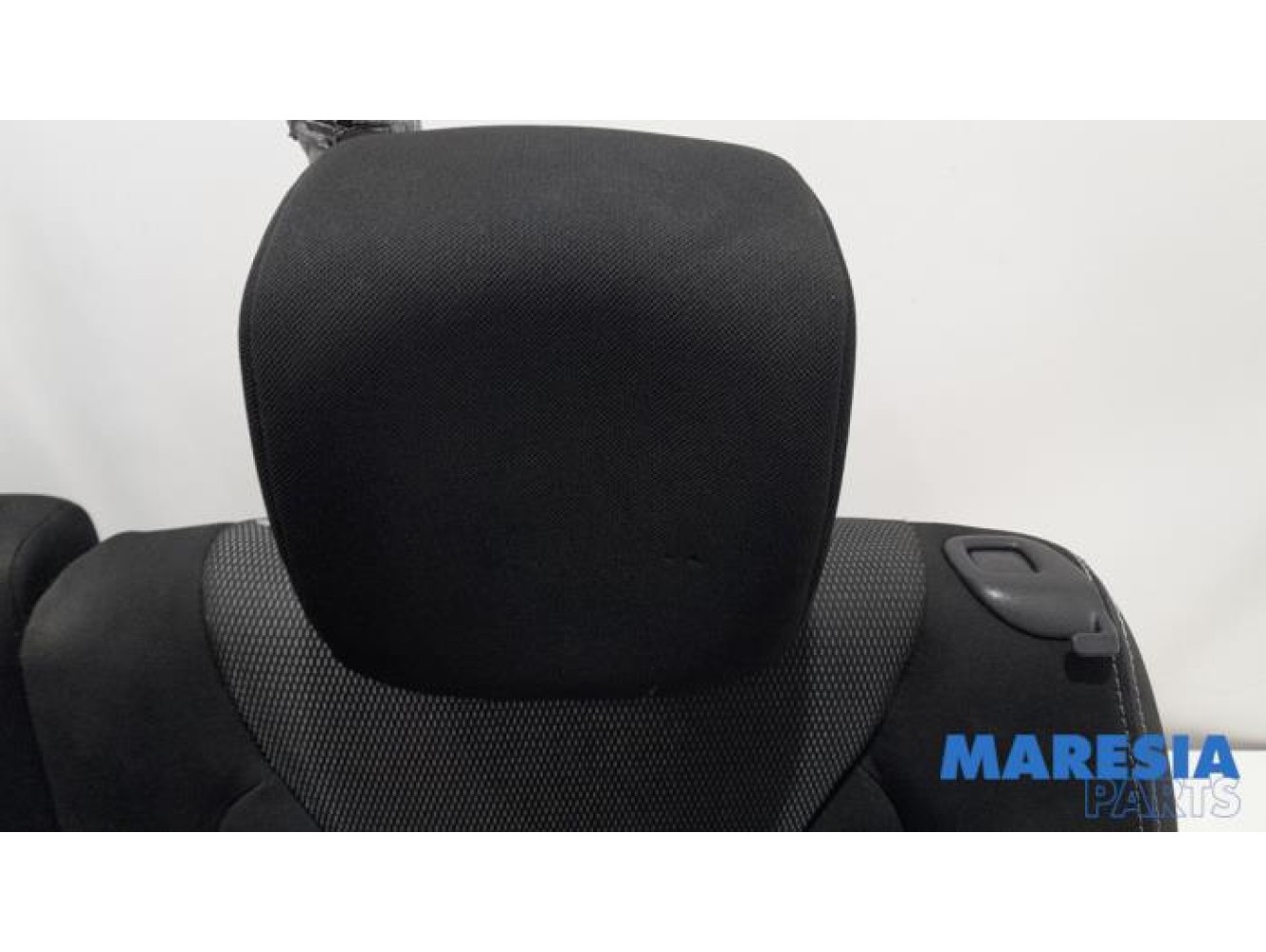 Renault - Clio - Rear bench seat